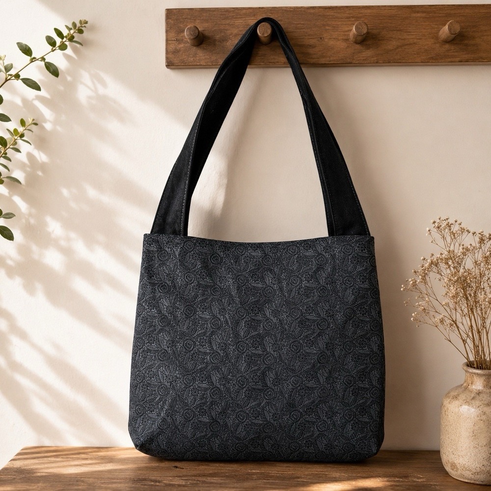 Shoulder Messenger Bag Embossed Leather Black 15x14" Made Italy City Glam Chic